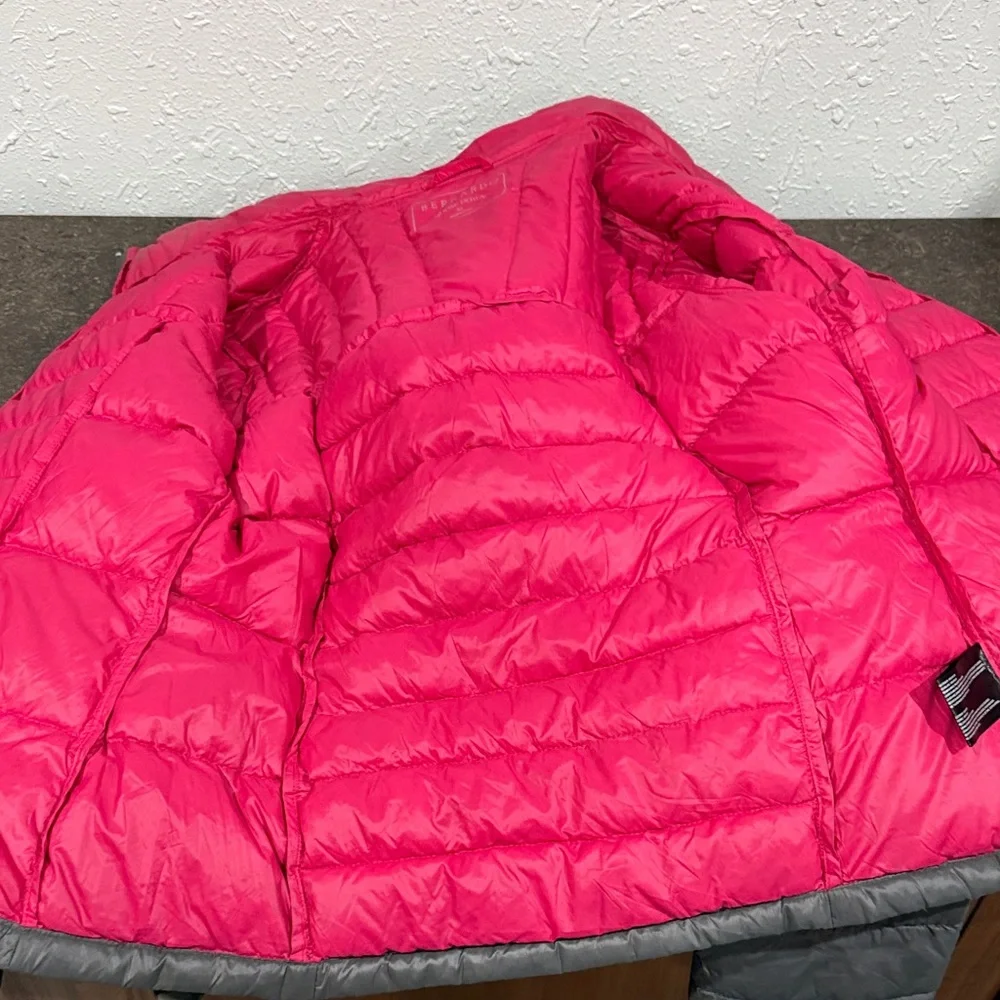 Bernardo Goose Down Women's Gray Puffer Jacket with Pink‎ Lining Packable